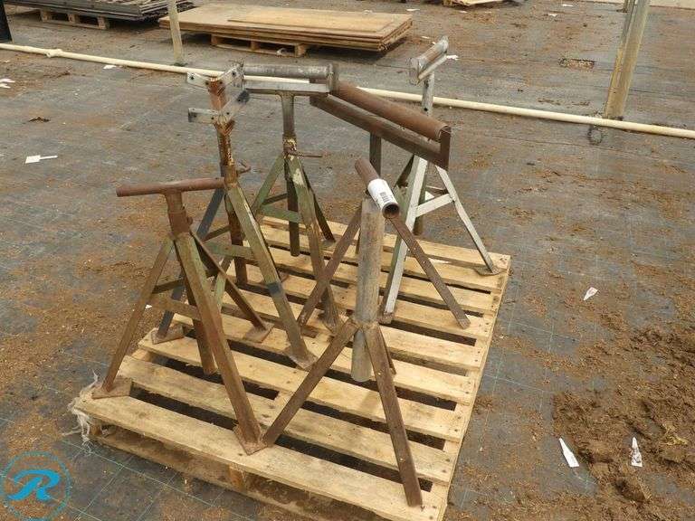 Pallet of Adjustable Steel Pipe Stands with Rollers - Roller Auctions