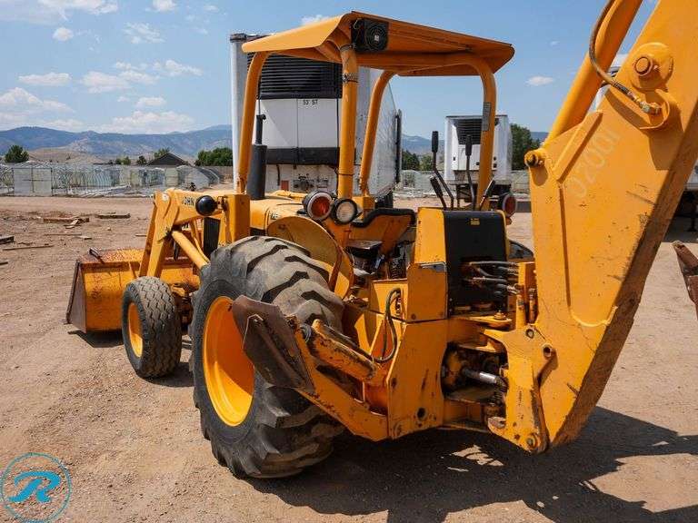 John Deere  300B  Loader Backhoe - Roller Auctions