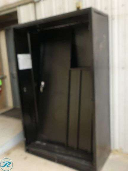 (2) Metal Storage Cabinets (1 Missing Doors) - Roller Auctions