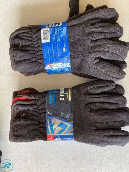 (142) New- Assorted lot of working gloves some are termal for cold weather (Total of approx 142 items) - Roller Auctions