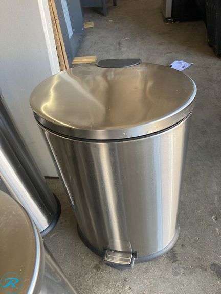 (5) Former Airbnb - Stainless Steel Indoor Kitchen Step Trash Can (some have minor damage but work perfect) - Roller Auctions