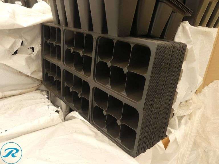(2) Pallets of Plastic Planter Packs, 606 and 10/4 Packs - Roller Auctions