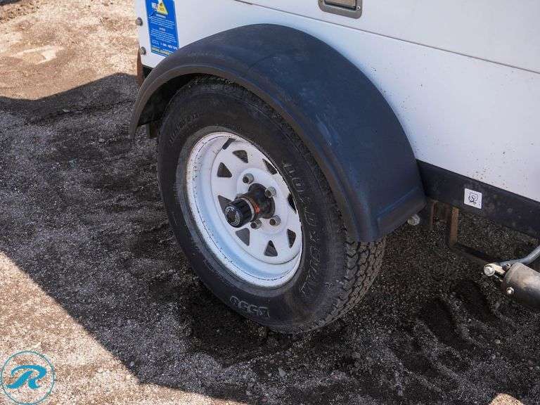 2010  Magnum Products  Towable Light Tower - Roller Auctions