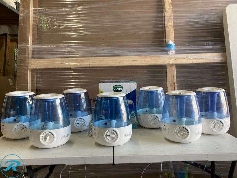 (8) Filter free vicks cool mist humidifier 1.2 gallon capacity - Roller Auctions