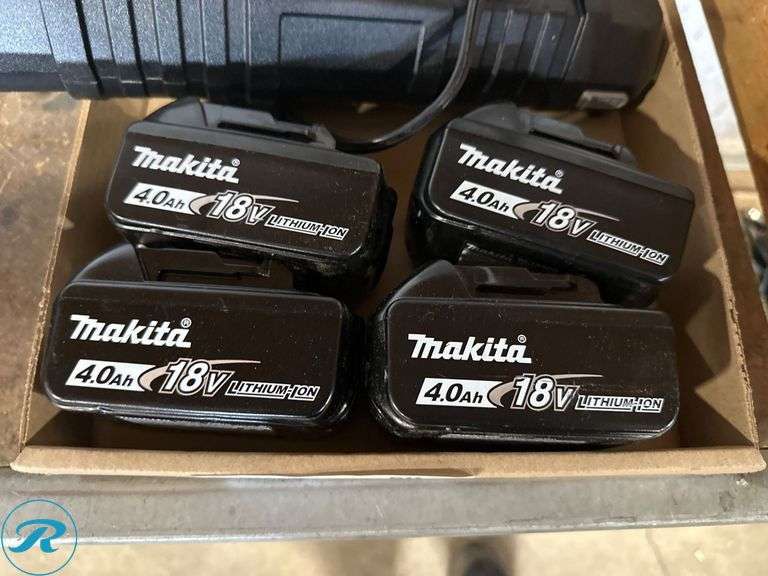 Makita DC18RD Dual Port Charger with (4) BL1840B 18V 4.0Ah Batteries - Roller Auctions