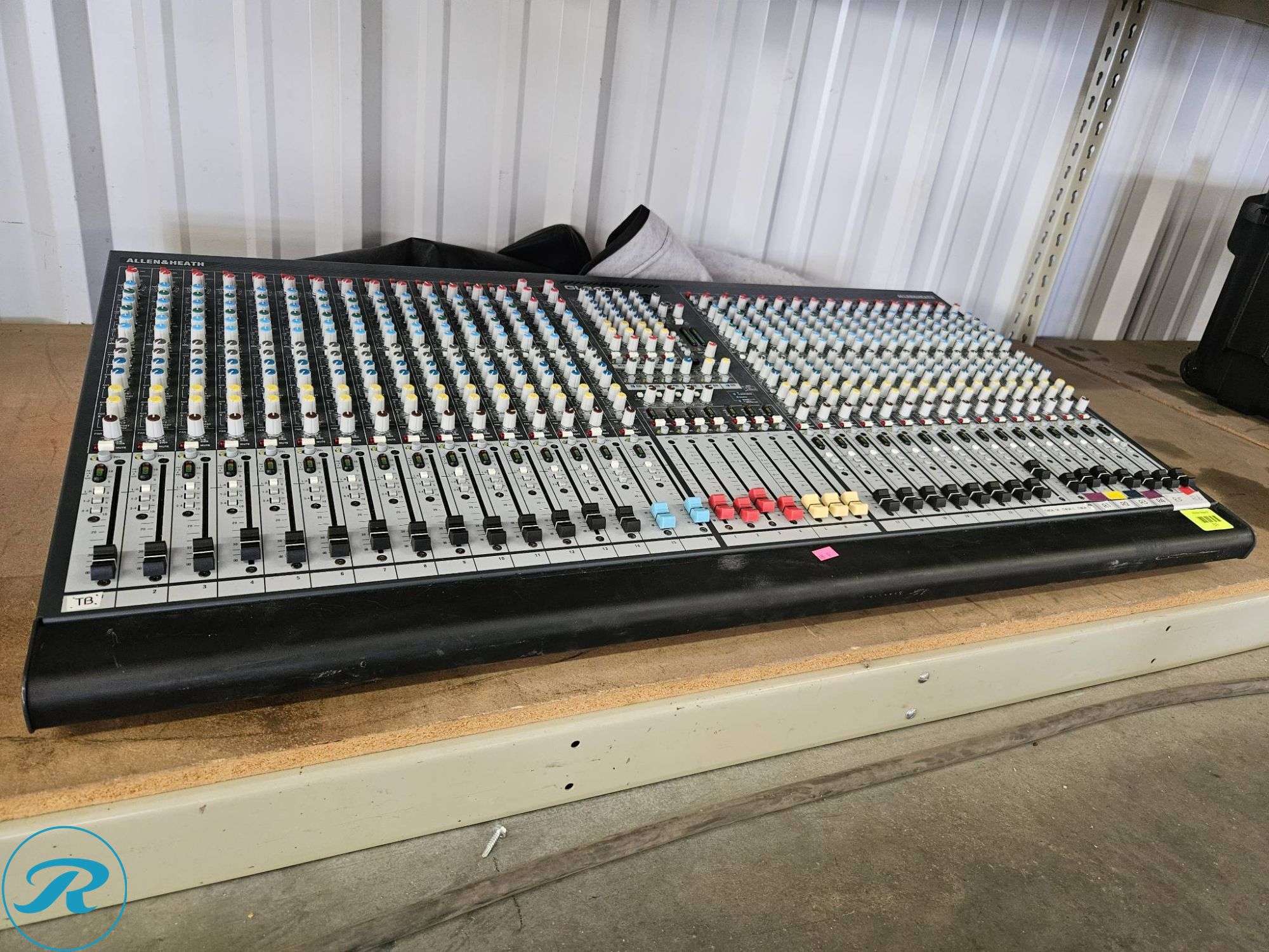 ホールドアップアメリカ Allen & Heath GL2400 Audio Mixing Console - Roller Auctions