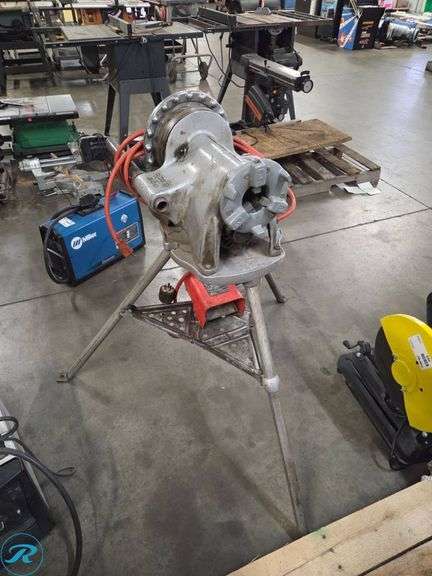 RIDGID 300 Pipe Threading Machine on Stand with Accessories - Roller ...