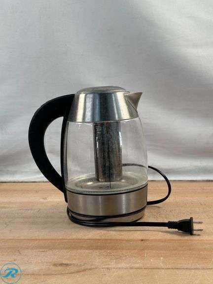 Bella: xl griddle with warming tray- Used; Chefman: Electric Kettle with Tea Infuser- Used - Roller Auctions