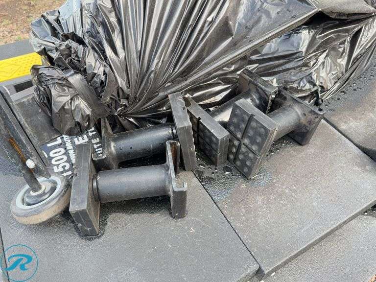 Challenger AB-1563–A Portable Automotive Lift, Single Phase, 115 VAC, Used Minimally - Roller Auctions