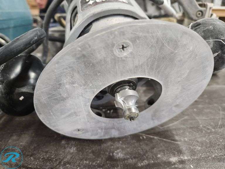 Porter-Cable 890 Router and 557 Plate Joiner with Carrying Case - Roller Auctions