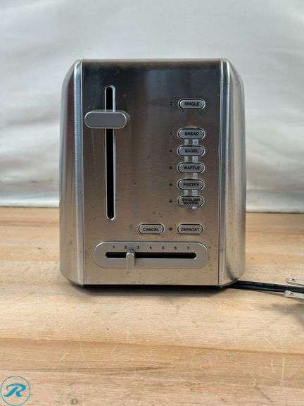 Dash: Multimaker Mini Maker system- Used; Cuisinart: Custom Select 2- Slice Toaster- Used - Roller Auctions