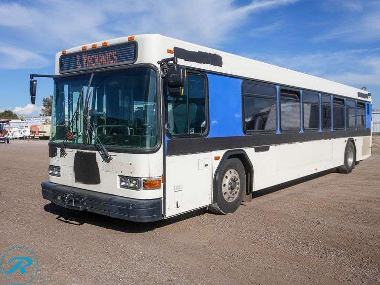 2005  Gillig  G21D102N4  RWD  75-Passenger Transit Bus - Roller Auctions