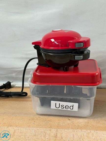 Dash: Multimaker Mini Maker system- Used; Cuisinart: Custom Select 2- Slice Toaster- Used - Roller Auctions