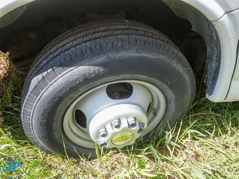 2004  Chevrolet  Express  3500  RWD  Box Truck - Roller Auctions