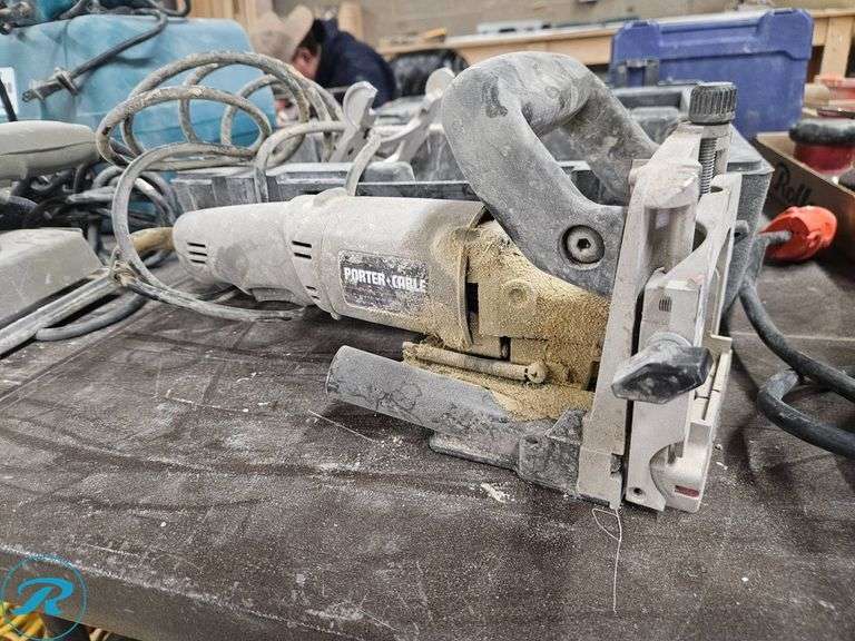 Porter-Cable 890 Router and 557 Plate Joiner with Carrying Case - Roller Auctions