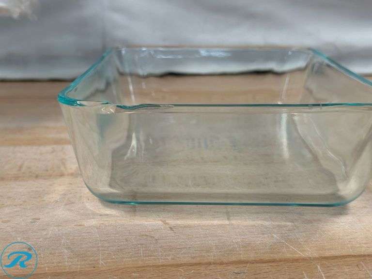 Pyrex: 10 Piece Glass Container w/ Silicone & Glass Top- Like New/ (1) Container has a chip; (8) ello: Leak-Proof Glass Meal Prep Containers- (5)New, (3) Used - Roller Auctions