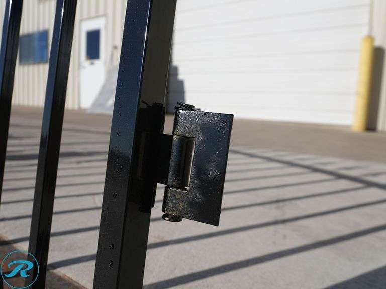 New I-Ranch IRIG 14' Bi-Parting Iron Gates, Lion Center Design - Roller Auctions