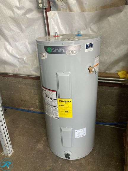 (1) New- A.O. Smith Signature 100 50-Gallons Short 6-year Warranty 4500-Watt Double Element Electric Water Heater (has some minor dents and scratches see photos) - Roller Auctions