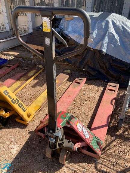 (3) Pallets Jacke & 1 Blue Rolling Cart Not operational (see photos) - Roller Auctions
