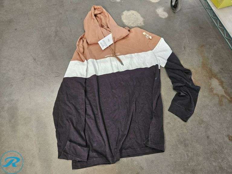 Clothing Lot Including Nike, Puma, and Other Brands, Size XL - Roller Auctions