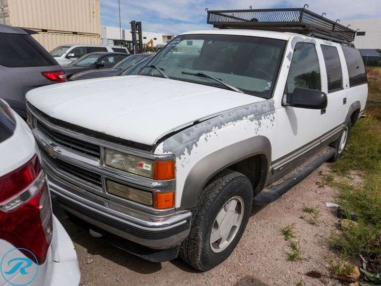 1998  Chevrolet  Suburban  1500 LS  4WD  SUV - Roller Auctions