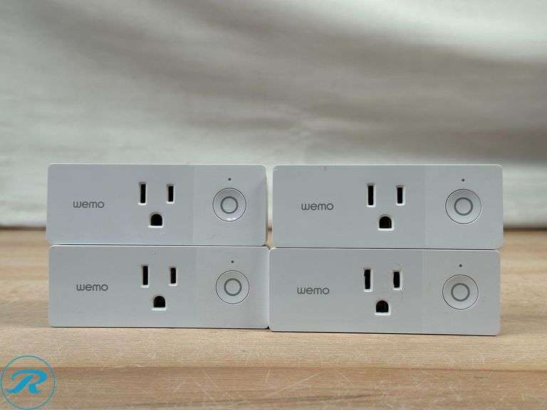 (4) Belkin: Wemo Mini Smart Plug, White- Used, (1) Has a small crack - Roller Auctions