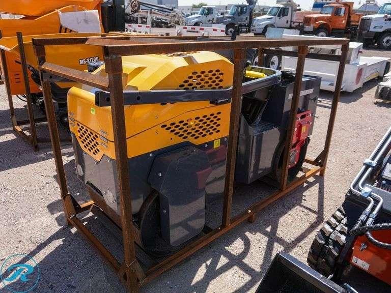 New  Sdlool  1000  Hydraulic Ride-On Vibratory Double Drum Roller - Roller Auctions