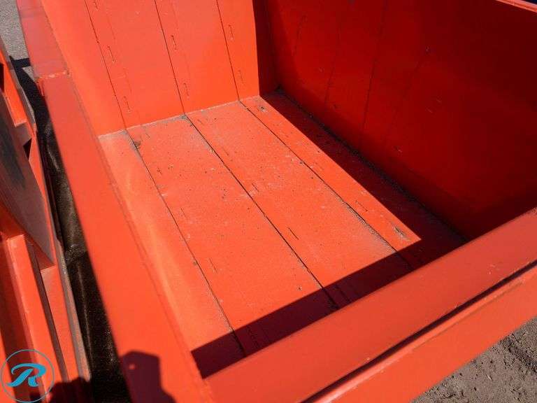 New Iron Tiger 5 Yard Bedding Box - Roller Auctions