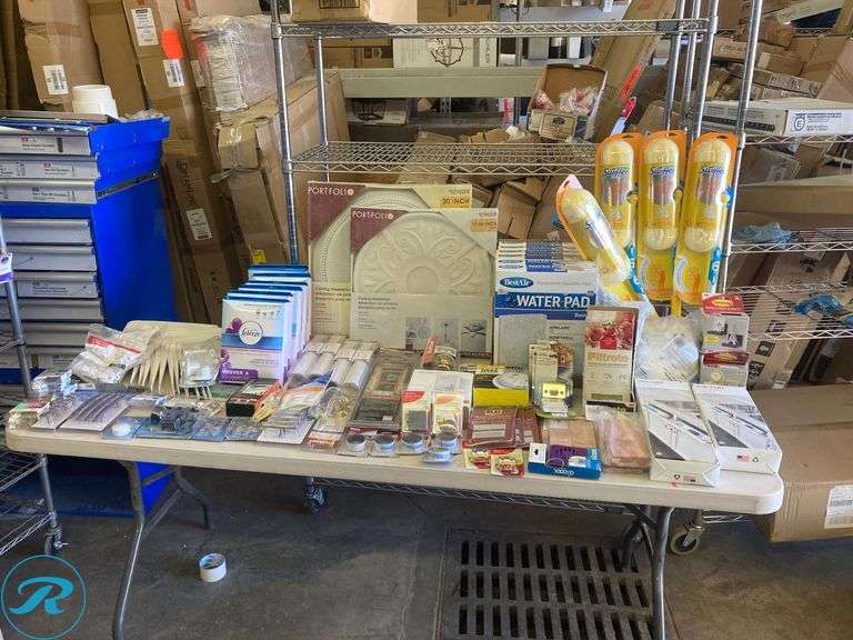 (80+) Assorted Home Accessories (vacuum bags, shelf brackets, swifer dusters, cabinet handles, humidifier filters bag filters) See Photos) - Roller Auctions