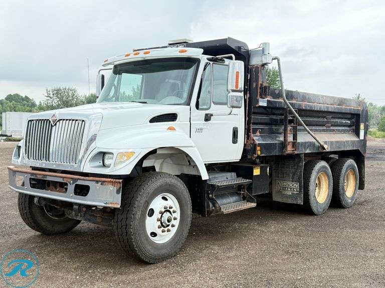2003  International  7400  RWD T/A  Dump Truck