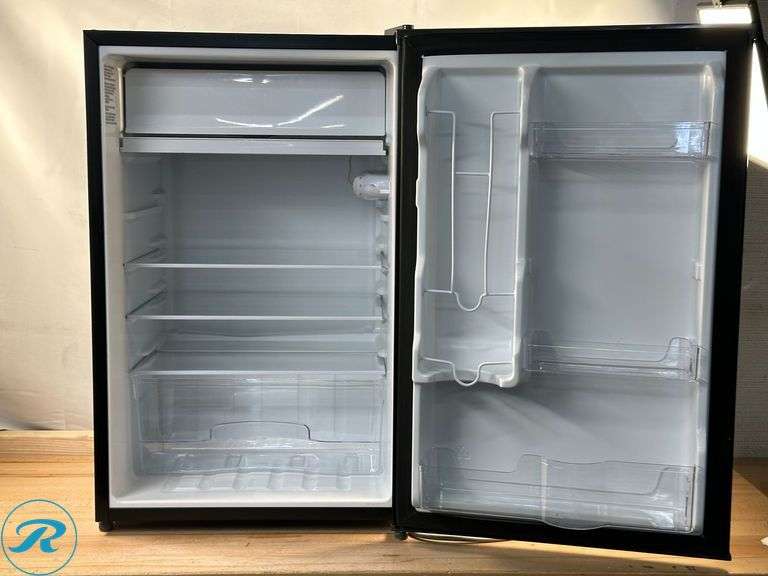 Black+Decker 4.3 Cu. Ft. Compact Refrigerator, Black- Used/ Salvaged/ Won't Cool Down - Roller Auctions