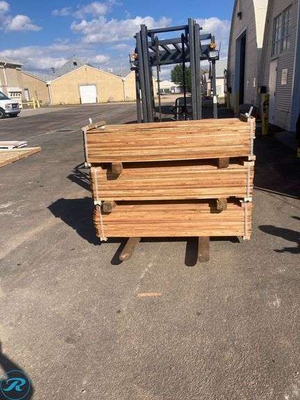(300) Western Red Cedar Dog Ear Fence Pickets 5/8" x 3.5" x 5' - Roller Auctions