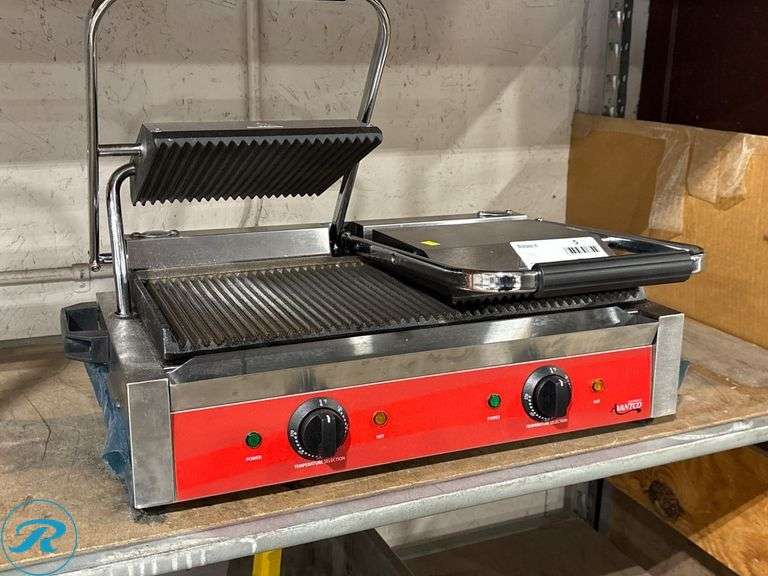 Avantco Model 177p84 Double Grooved Panini Press, 120V