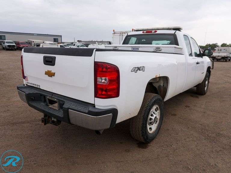 2013 Chevrolet Silverado 2500 HD 4WD Super Cab Pickup - Roller Auctions