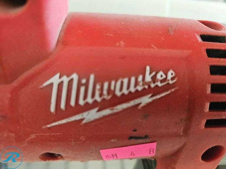 Milwaukee M18 Cordless Band Saw with RedLithium XC 4.0 Battery - Roller Auctions