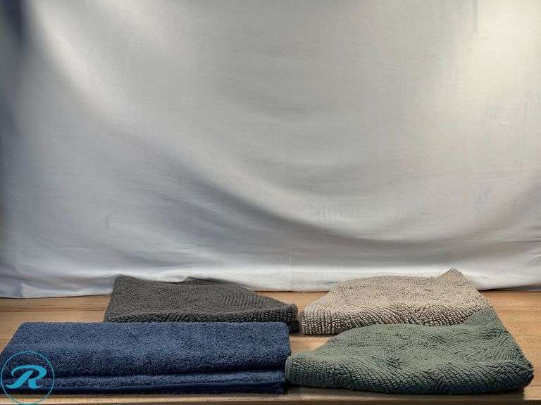(4) Bathroom Mat- Like New