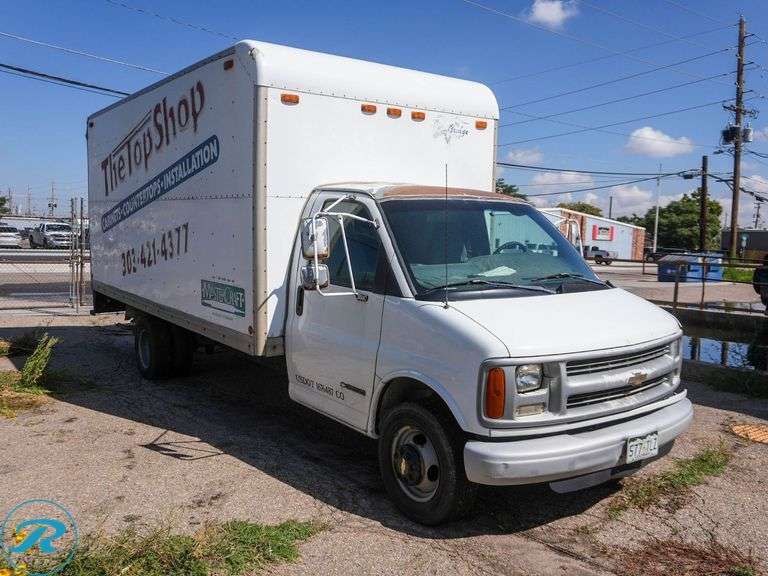 2000  Chevrolet  3500  RWD  Box Truck - Roller Auctions