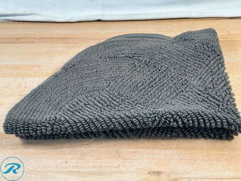 (4) Bathroom Mat- Like New - Roller Auctions