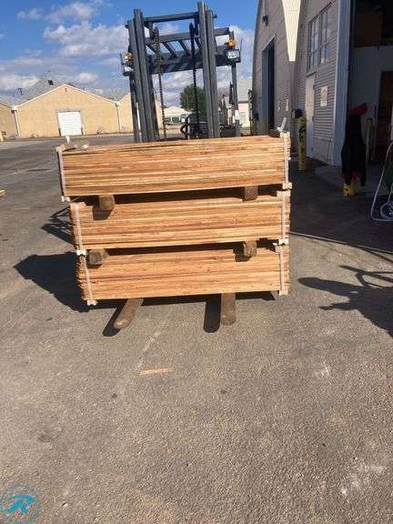 (300) Western Red Cedar Dog Ear Fence Pickets 5/8" x 3.5" x 5' - Roller Auctions