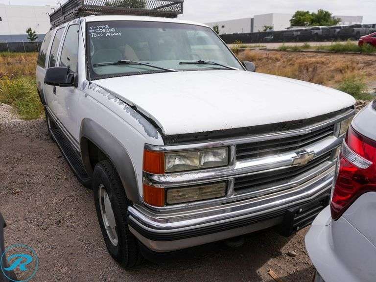 1998  Chevrolet  Suburban  1500 LS  4WD  SUV - Roller Auctions