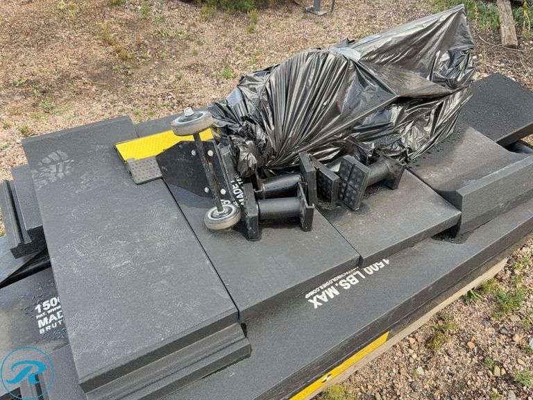 Challenger AB-1563–A Portable Automotive Lift, Single Phase, 115 VAC, Used Minimally - Roller Auctions