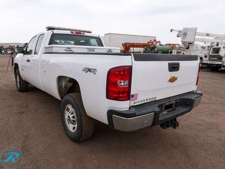 2013 Chevrolet Silverado 2500 HD 4WD Super Cab Pickup - Roller Auctions