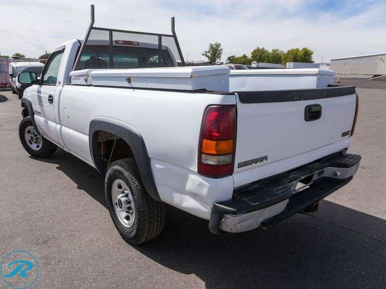 2001  GMC  Sierra  2500 HD SL  RWD  Pickup - Roller Auctions