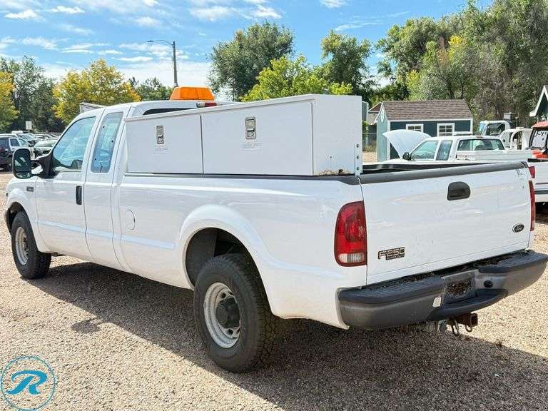 2002  Ford  F250  Super Duty XL  RWD Super Cab   Pickup - Roller Auctions