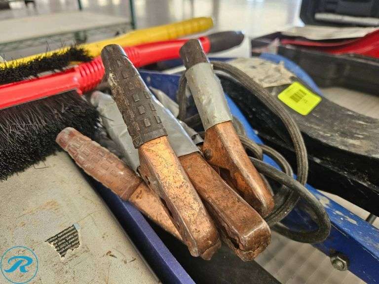 (2) Hydraulic Floor Jacks, Jumper Cables, and Snow Brushes - Roller Auctions