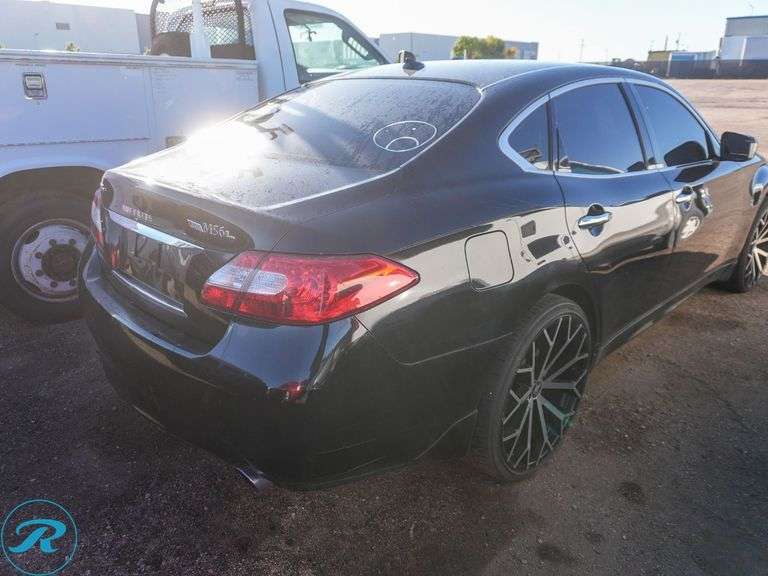 2012  Infiniti  M56  RWD - Roller Auctions