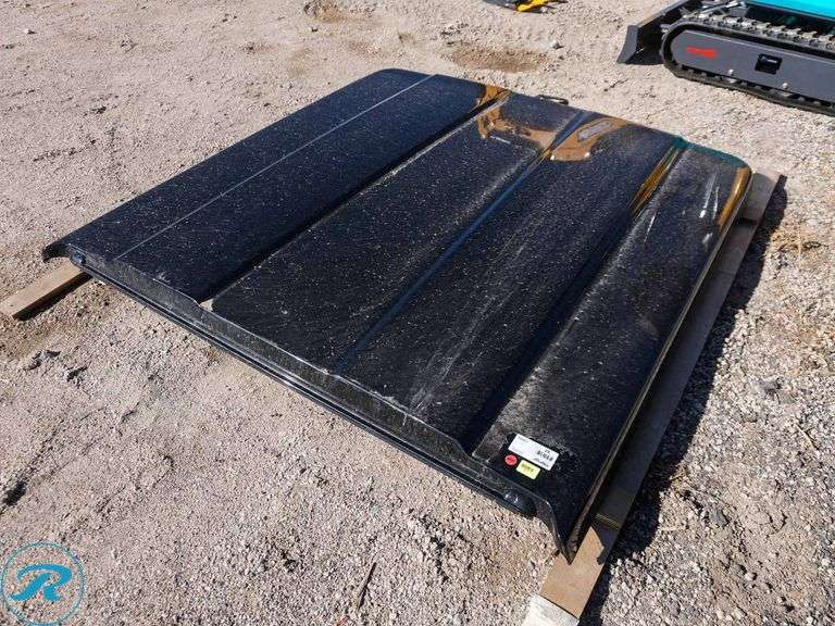 ARE 6' Truck Bed Tonneau Cover - Roller Auctions