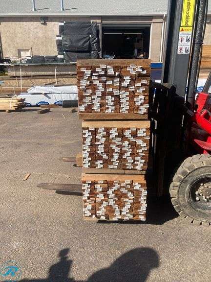 (300) Western Red Cedar Dog Ear Fence Pickets 5/8" x 3.5" x 5' - Roller Auctions