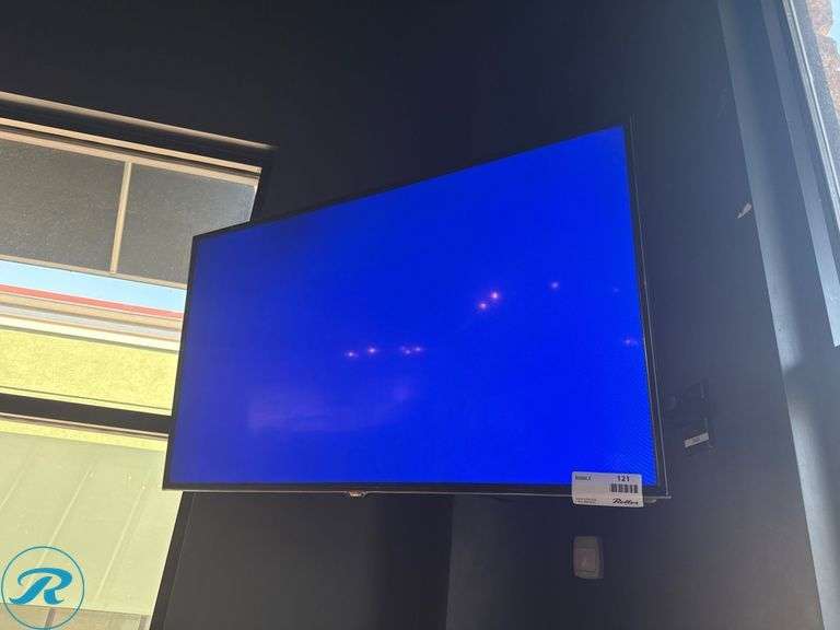 TCL 48FS4690TAAA 48in Flat-Screen Television with Wall Mount - Roller Auctions