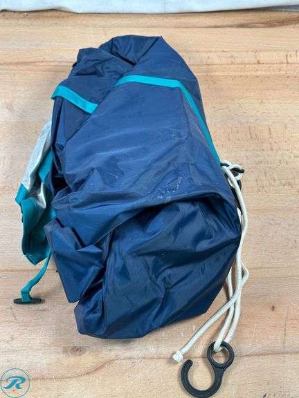 Body Glove: 2 Person Canopy Lounge- Used/ Return Reason is has a hole - Roller Auctions